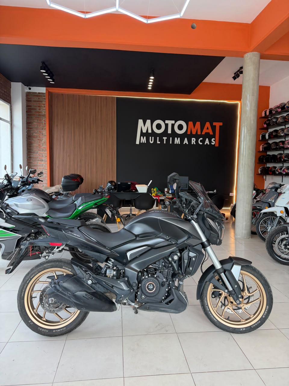 BAJAJ DOMINAR 400 · 2024 · NEGRO