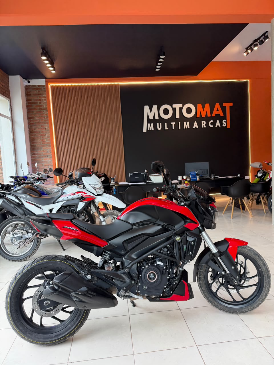 BAJAJ DOMINAR 250 · 2022 · ROJO